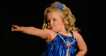 Honey Boo Boo gets pet chicken from PETA (click to see picture)