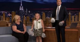 Honey Boo Boo teaches Jimmy Fallon how to cheer with pompons