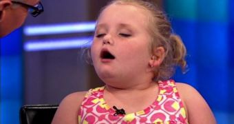Honey Boo Boo misbehaves on Dr. Drew by pretending to have fallen asleep