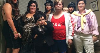 Honey Boo Boo and her family dress up as the Kardashians for Halloween