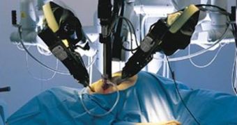 Surgeons in the UK use robotic technology to perform heart surgery, significantly reduce the recovery time for their patients