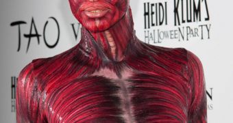 Heidi Klum goes as skinless cadaver on Halloween 2011