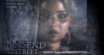 Jennifer Lawrence tries her hand at being a scream queen in “House at the End of the Street”