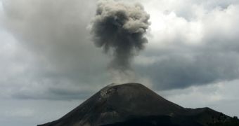 Anak Krakatau sending clouds of hot gasses and rocks Wednesday, November 7, 2007
