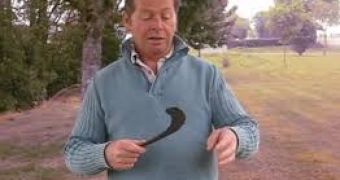 Trainer shows the return of the boomerang