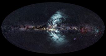 An optical image of the sky with the Milky Way in the center and radio image of the jets in light blue
