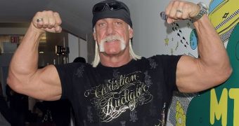 Hulk Hogan explains how he burned his hand when the radiator of his speedboat exploded in it
