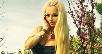 Valeria Lukyanova, aka the Human Barbie, is now ripped