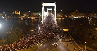People flood Hungarian streets in protest of Internet tax