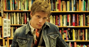 Hunter Parrish is reportedly considered for Finnick Odair in “Hunger Games: Catching Fire”