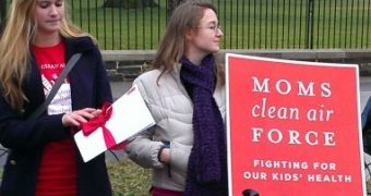 Hurricane Sandy Survivors Meet in Front of the White House, Demand Climate Action