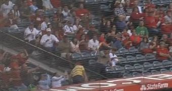 Husband Ducks from Flying Bat, Lets Wife Get Hurt in Houston Astros Game