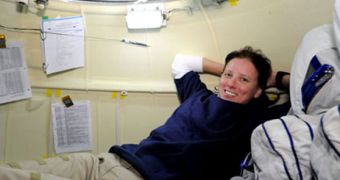 ISS crew takes a well deserved break from chores to rest, after spending two weeks repairing Loop A