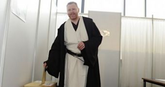 Iceland Mayor Submits Vote Dressed as Jedi – Photo