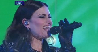 Idina Menzel Defends “Botched” Performance of “Let It Go” on New Year’s Rockin’ Eve – Video