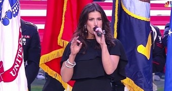 Idina Menzel kicks off the Super Bowl 2015 with an acapella rendition of the National Anthem