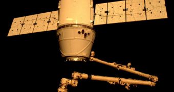Image Gallery Showing Dragon on Approach to the ISS