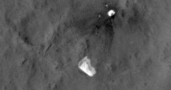 Images of Curiosity's Parachute Still Flapping in the Wind on Mars