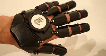 Impressive Glove Is Perfectly Capable of Replacing Your Smartphone – Video