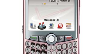 Verizon's BlackBerry Curve 8330 in pink