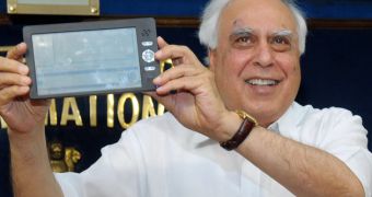 Indian Government shows off $10 tablet