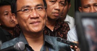Hackers send fake tsunami alert from Andi Arief's account