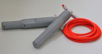 Eco-friendly jump rope harvests kinetic energy, allows people to go off-grid to charge their gadgets