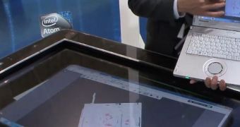 Intel Core i7 Powers Pioneer's New Multi-Touch Interactive 'Discussion Table'