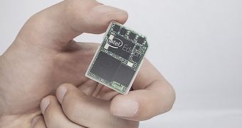 Intel Edison SD card-sized PC