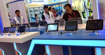 Intel demos Android Oak Trail tablet prototypes