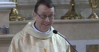 Priest amazes wedding guests with heartwarming performance