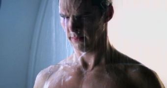 Benedict Cumberbatch’s villain takes an “evil shower” in deleted “Star Trek Into Darkness” scene