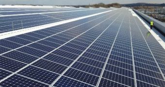 Jaguar Land Rover installs massive solar array at new facility in the UK
