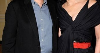 Sigourney Weaver comes to James Cameron’s defense, says he should have won Oscar