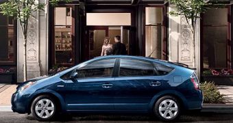 James Cameron’s Gift to All Cast Members: a Blue Toyota Prius