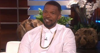 Jamie Foxx Knows His National Anthem at the Mayweather-Pacquiao Fight Was Bad - Video