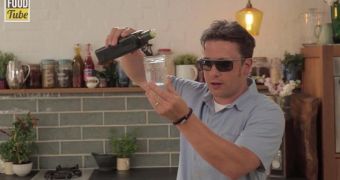 Jamie Oliver tries on Glass