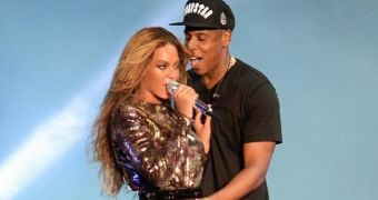 This is just an act for the fans because Beyonce and Jay Z are actually separated, says insider