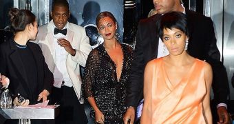 Solange, Beyonce and Jay Z can be seen here right after the elevator fight, exiting the hotel separately