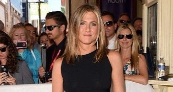 Jennifer Aniston had very rare and very revealing wardrobe malfunction at TIFF 2014