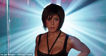 Jennifer Aniston Flaunts Perfect Body in New “We’re the Millers” Trailer
