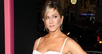 Jennifer Aniston ditches her staple LBD at the premiere of “Horrible Bosses 2”