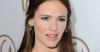 Jennifer Garner says Ben Affleck is a “great storyteller,” knows what he wants to do with Batman in “Batman vs. Superma”