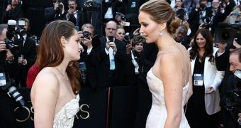 Jennifer Lawrence begins an all-out feud with Kristen Stewart over Nicholas Hoult