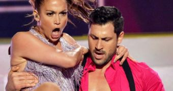 Jennifer Lopez and Maskim Chmerkovskiy are rumored to be dating, would make a very good-looking couple