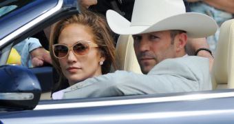 Jennifer Lopez and Jason Statham on the set of “Parker”