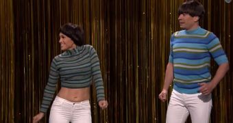 Jennifer Lopez does “tight pants” funny skit with Jimmy Fallon on The Tonight Show