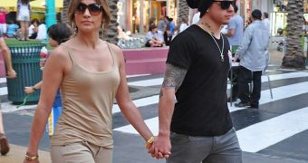 Jennifer Lopez is planning on starting a family with backup dancer Casper Smart