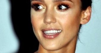 Jessica Alba plans to launch a line of green baby and household products
