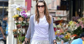 Jessica Biel Uses Shock Collars to Keep Her Dogs Under Control